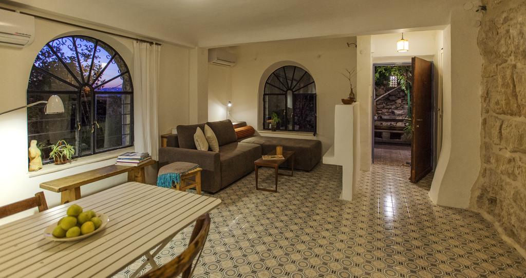 The Nest - A Romantic Vacation Home In Ein Kerem - Jeruzsálem Szoba fotó