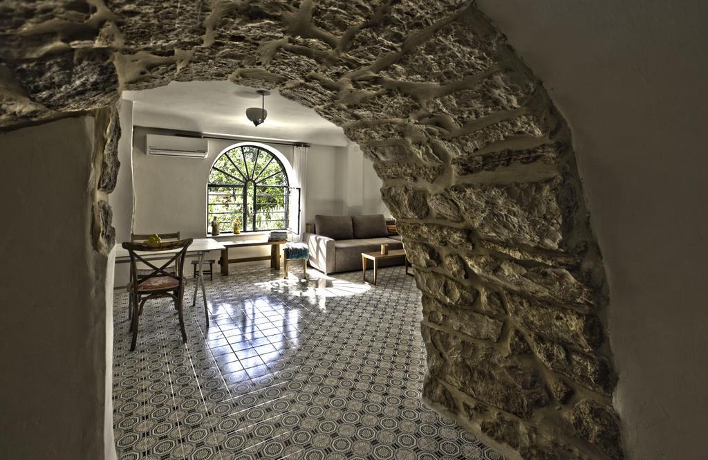 The Nest - A Romantic Vacation Home In Ein Kerem - Jeruzsálem Szoba fotó