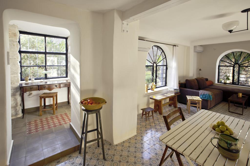 The Nest - A Romantic Vacation Home In Ein Kerem - Jeruzsálem Szoba fotó